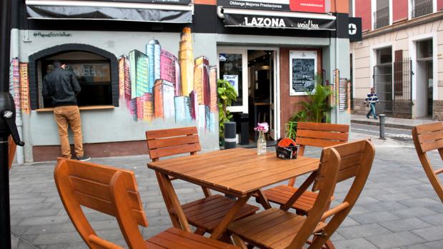 Lazona Social Bar de Alicante, terraza y ambiente desenfadado