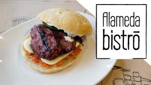 <p>Encuentra en Alameda Bistro tapas tradicionales de Alcoy con deliciosas carnes, quesos artesanos, jugosas hamburguesas de salmón y postres de infarto.</p>