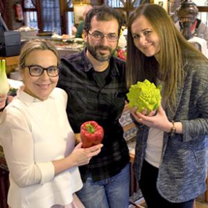 Gema y Javi del Restobar Gema Penalva celebran su tercer aniversario en el Restaurante Nou Manolín