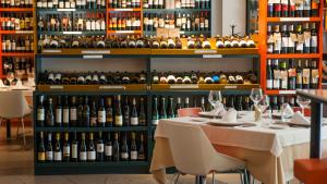 <p>Vinicolas Wine Bar está situado en pleno casco urbano de San Juan, disfruta del restaurante exquisito y de la amplia bodega con más de 1500 referencias</p>