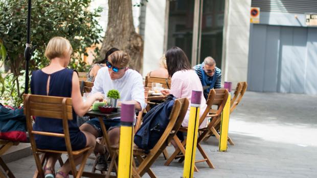 Lazona Social Bar de Alicante, terraza y ambiente desenfadado