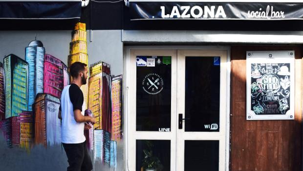 Lazona Social Bar de Alicante, terraza y ambiente desenfadado