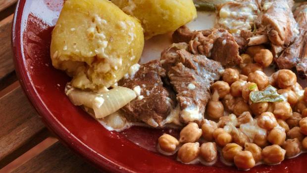 El Más del Poeta con casa rural y restaurante está en Petrer