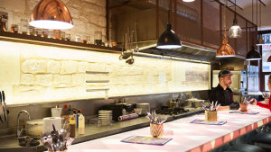 <p>Bandarra Bar de Barra. Descubre la magia del show cooking, en este rincón encantador de Alicante. Tapas atrevidas con sabores trangresores y divertidos.</p>