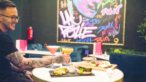 <p>La Folie restaurante, coctelería y estudio de tatuajes en Alicante. Cocina mediterránea con un toque francés maridada con cócteles. Pide cita para un tatu.</p>