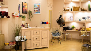 <p>Le Petit Bazar Alicante, tu nueva tienda de complementos ideales. Descubre bisutería preciosa y delicada, inspirada en Paris. También bolsos y perfumes</p>