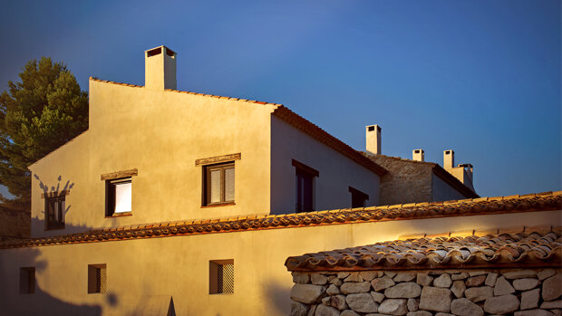 El Mas del Poeta con casa rural y restaurante está en Petrer