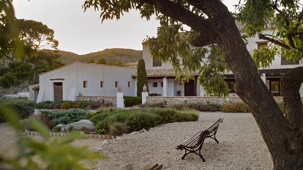 El Mas del Poeta con casa rural y restaurante está en Petrer